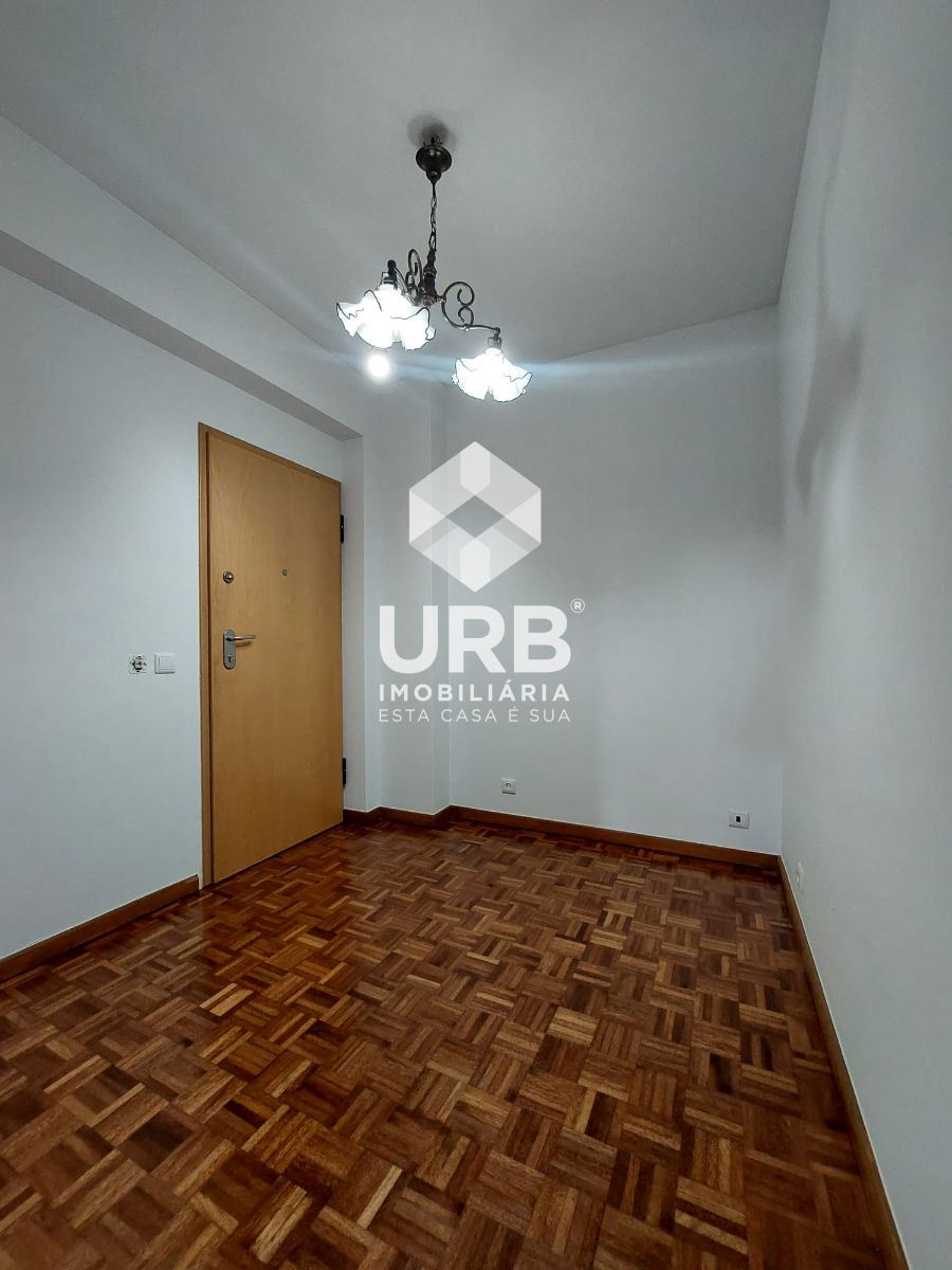 Apartamento T3 para Arrendamento em Braga (São José de São Lázaro e São João do Souto)