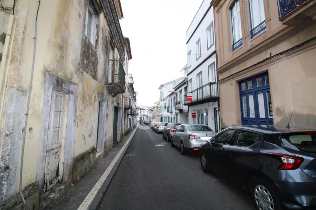 Moradia isolada  com 6 Quartos - 