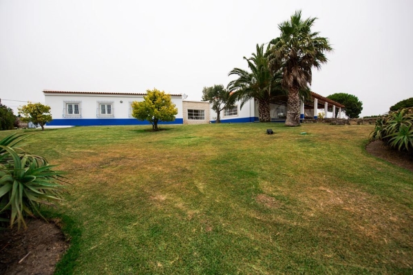 Moradia isolada com 4 Quartos para Compra