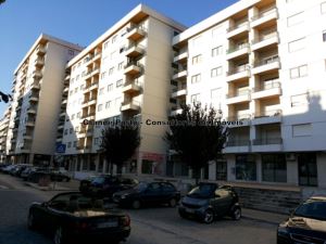 Apartamento com 3 Quartos para Arrendamento