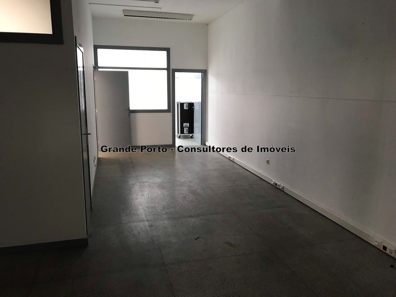 Armazém para Venda em Paranhos Foto 2