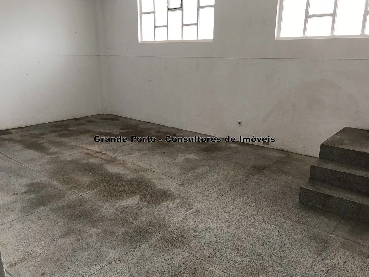 Armazém para Venda em Paranhos Foto 3