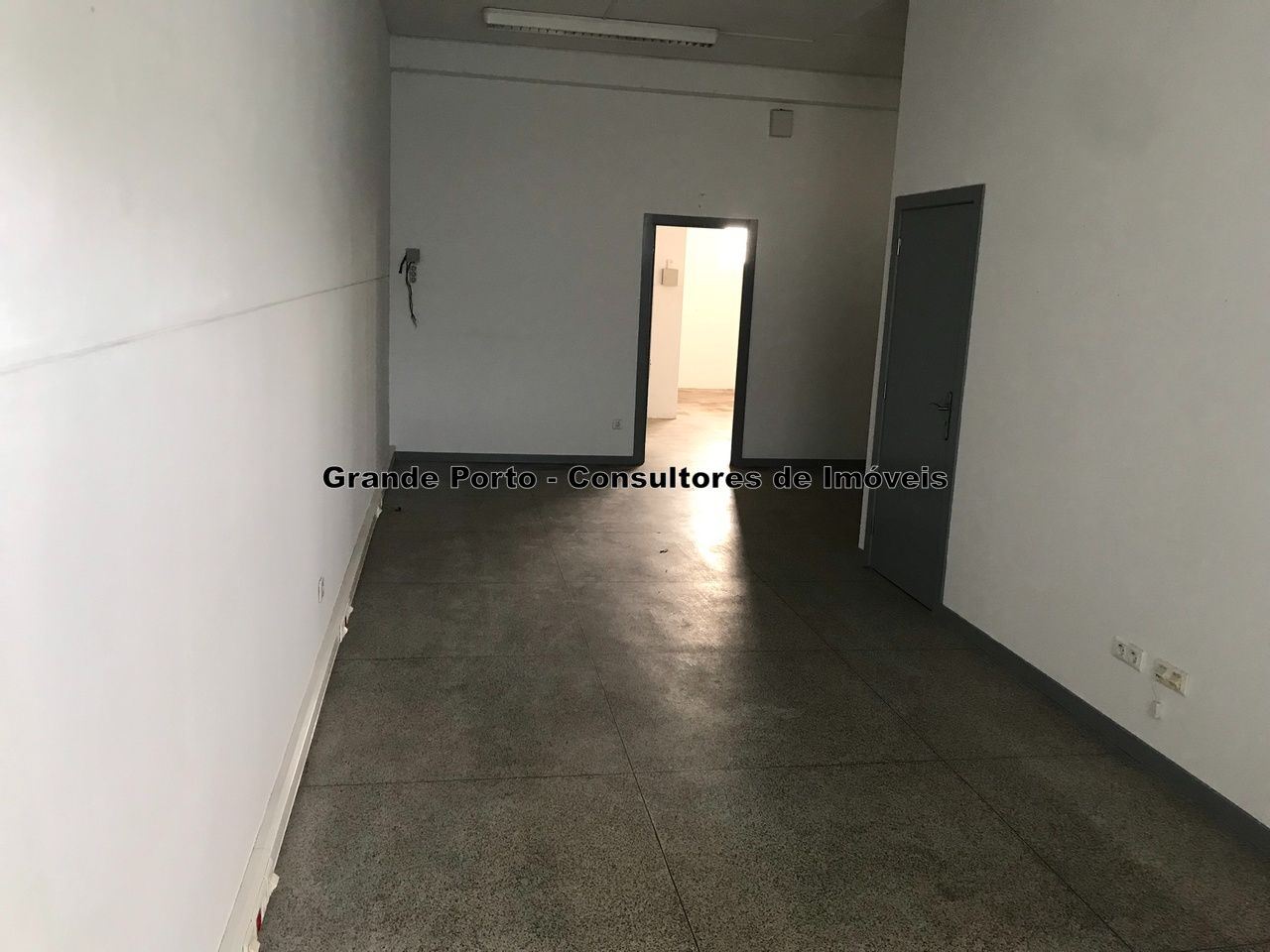 Armazém para Venda em Paranhos Foto 5