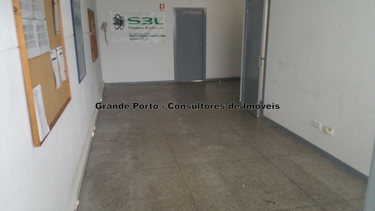 Armazém para Venda em Paranhos Foto 7