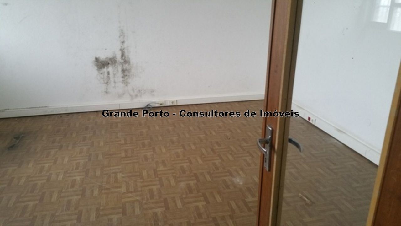 Armazém para Venda em Paranhos Foto 8