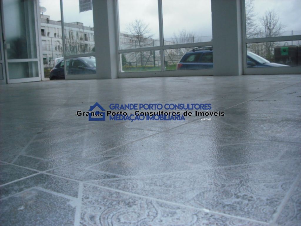Armazém para Arrendamento em Ermesinde