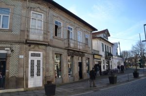 Moradia bifamiliar com 6 Quartos para Compra