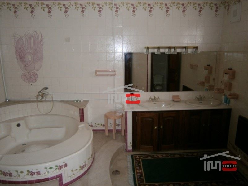 Moradia T6 para Venda em Leiria, Pousos, Barreira e Cortes