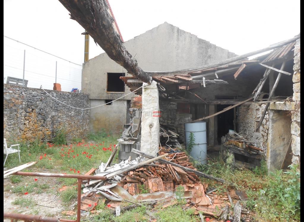 Moradia T6 para Venda em Nossa Senhora das Misericordias