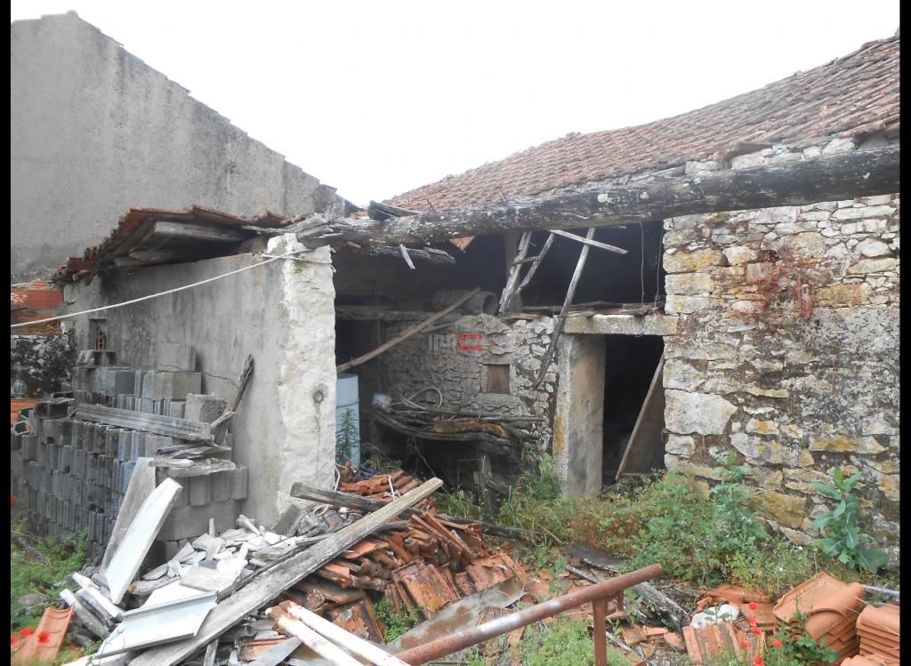 Moradia T6 para Venda em Nossa Senhora das Misericordias