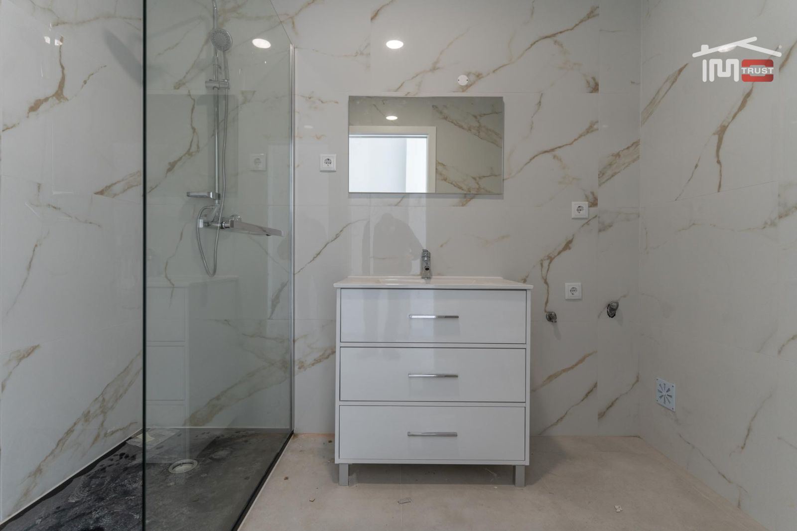 Moradia T3 para Venda em Nossa Senhora das Misericordias