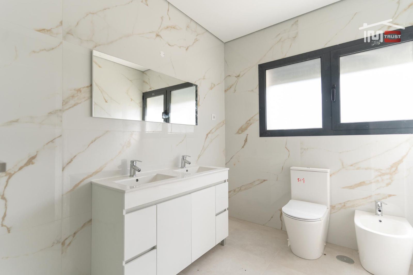 Moradia T3 para Venda em Nossa Senhora das Misericordias