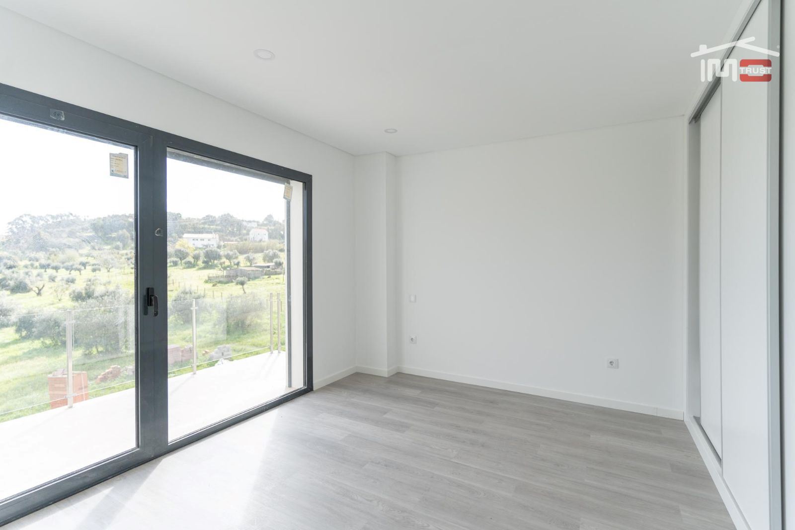 Moradia T3 para Venda em Nossa Senhora das Misericordias