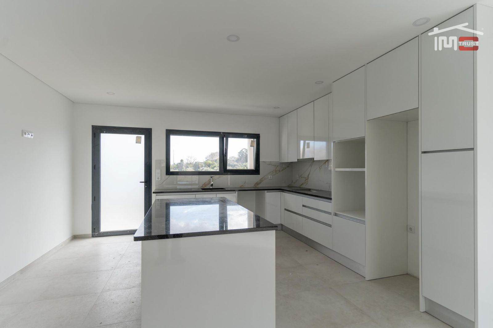 Moradia T3 para Venda em Nossa Senhora das Misericordias