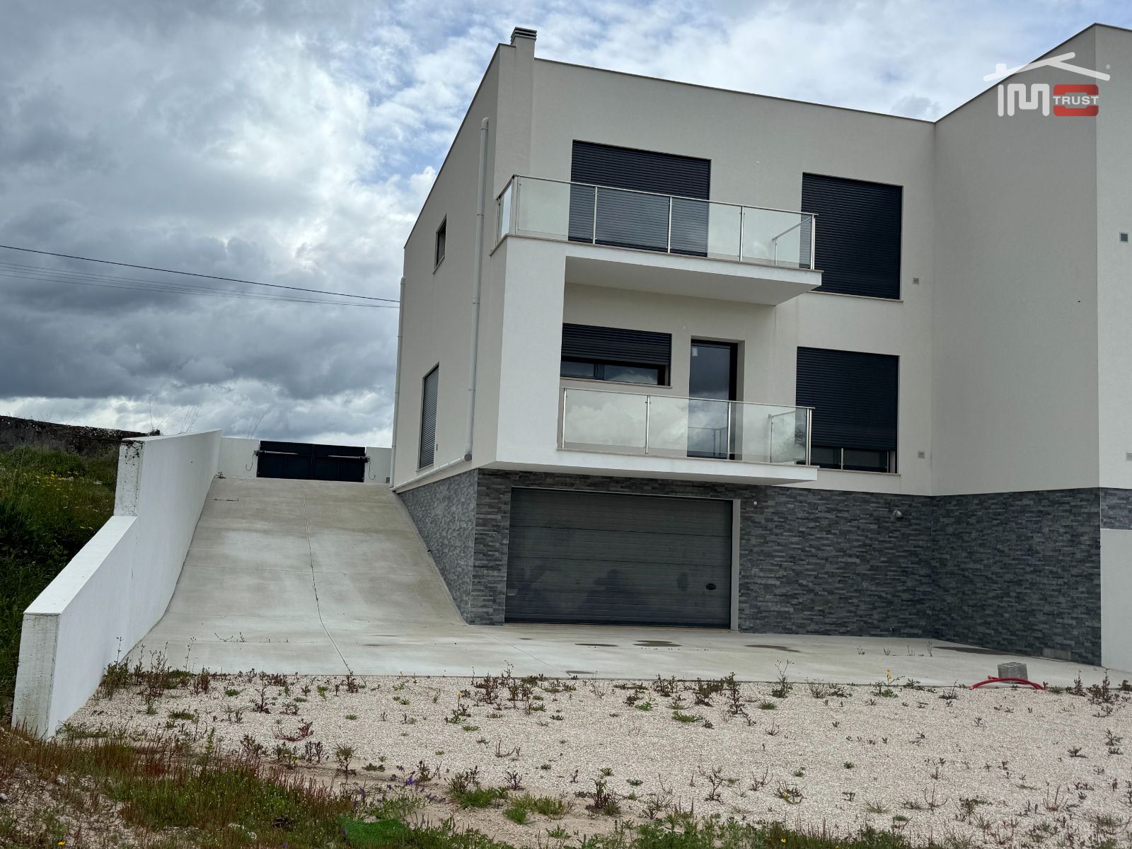 Moradia T3 para Venda em Nossa Senhora das Misericordias