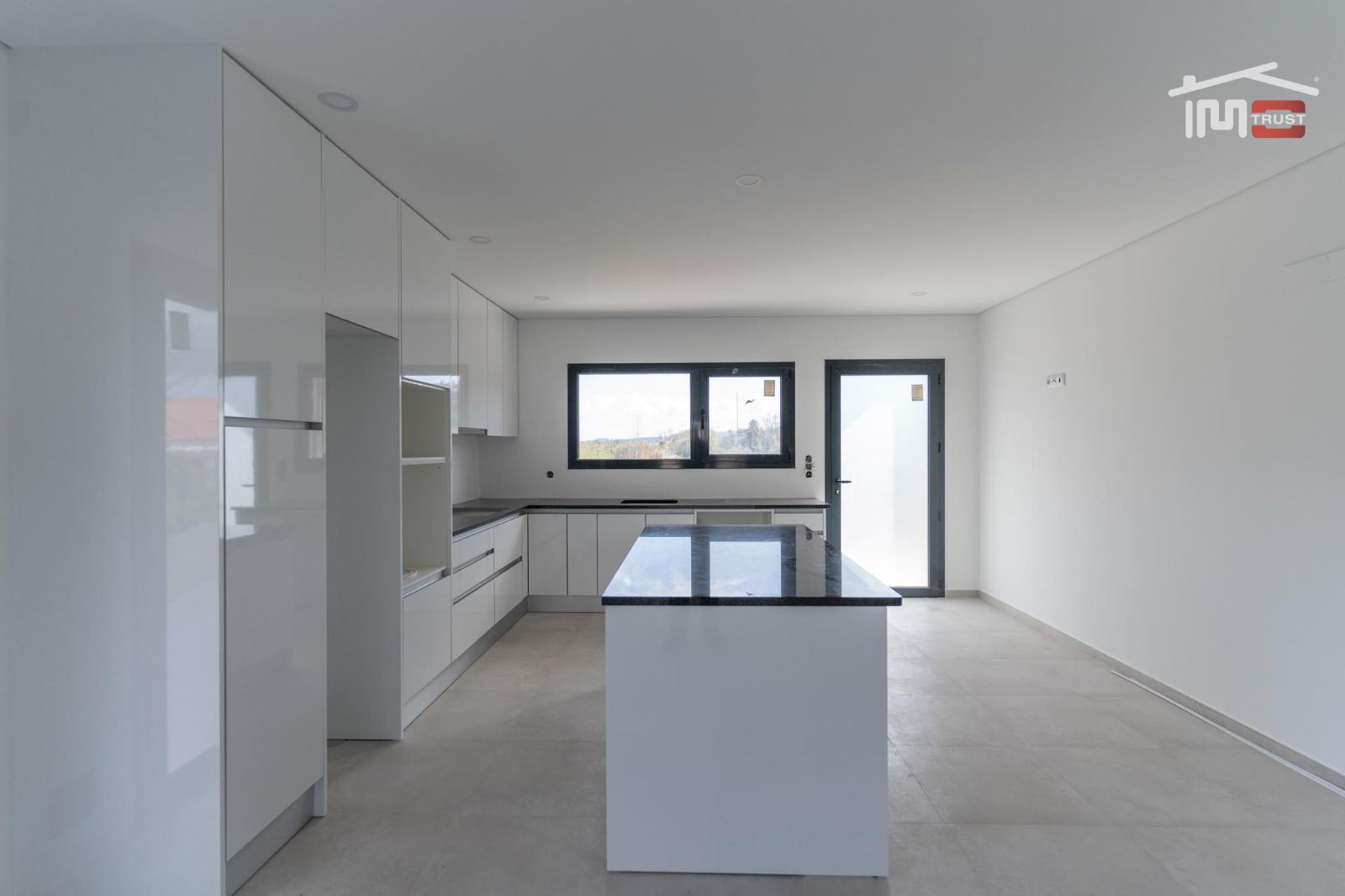 Moradia T3 para Venda em Nossa Senhora das Misericordias