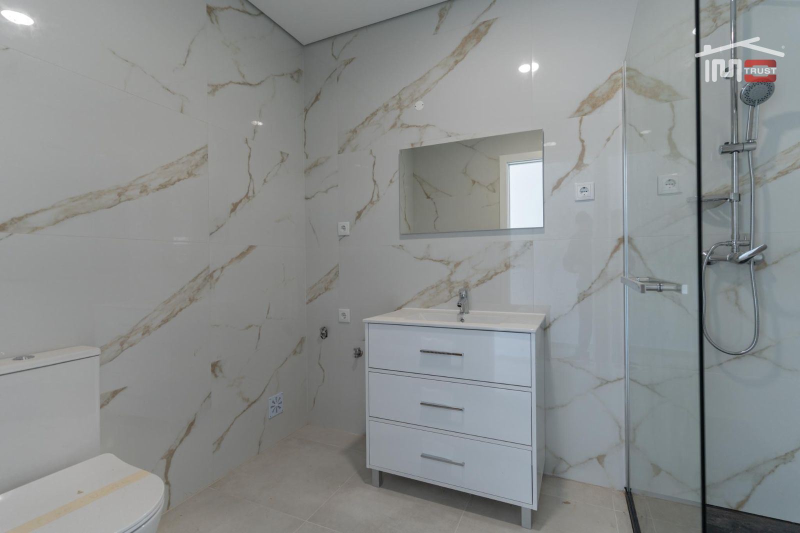 Moradia T3 para Venda em Nossa Senhora das Misericordias