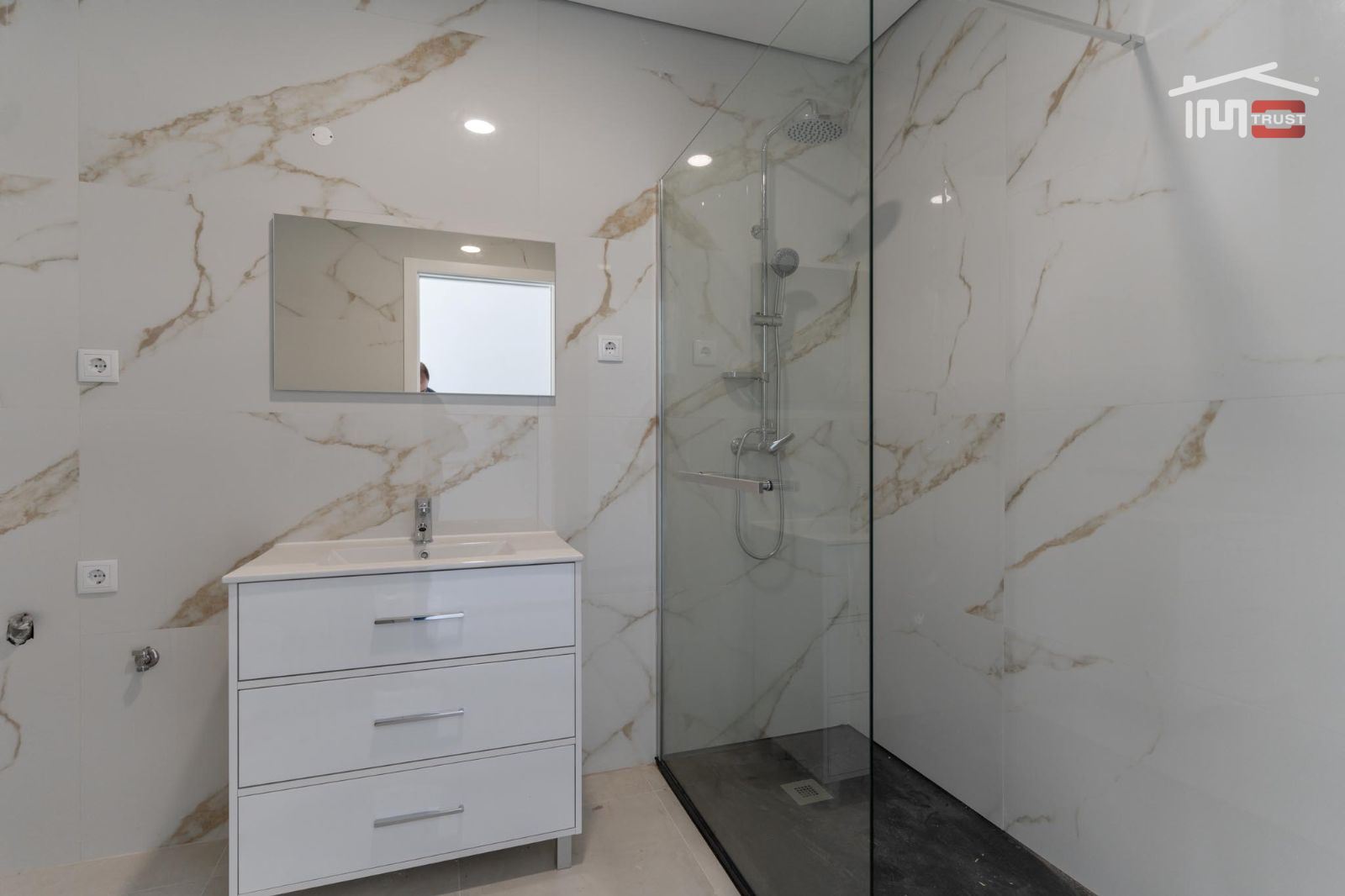 Moradia T3 para Venda em Nossa Senhora das Misericordias