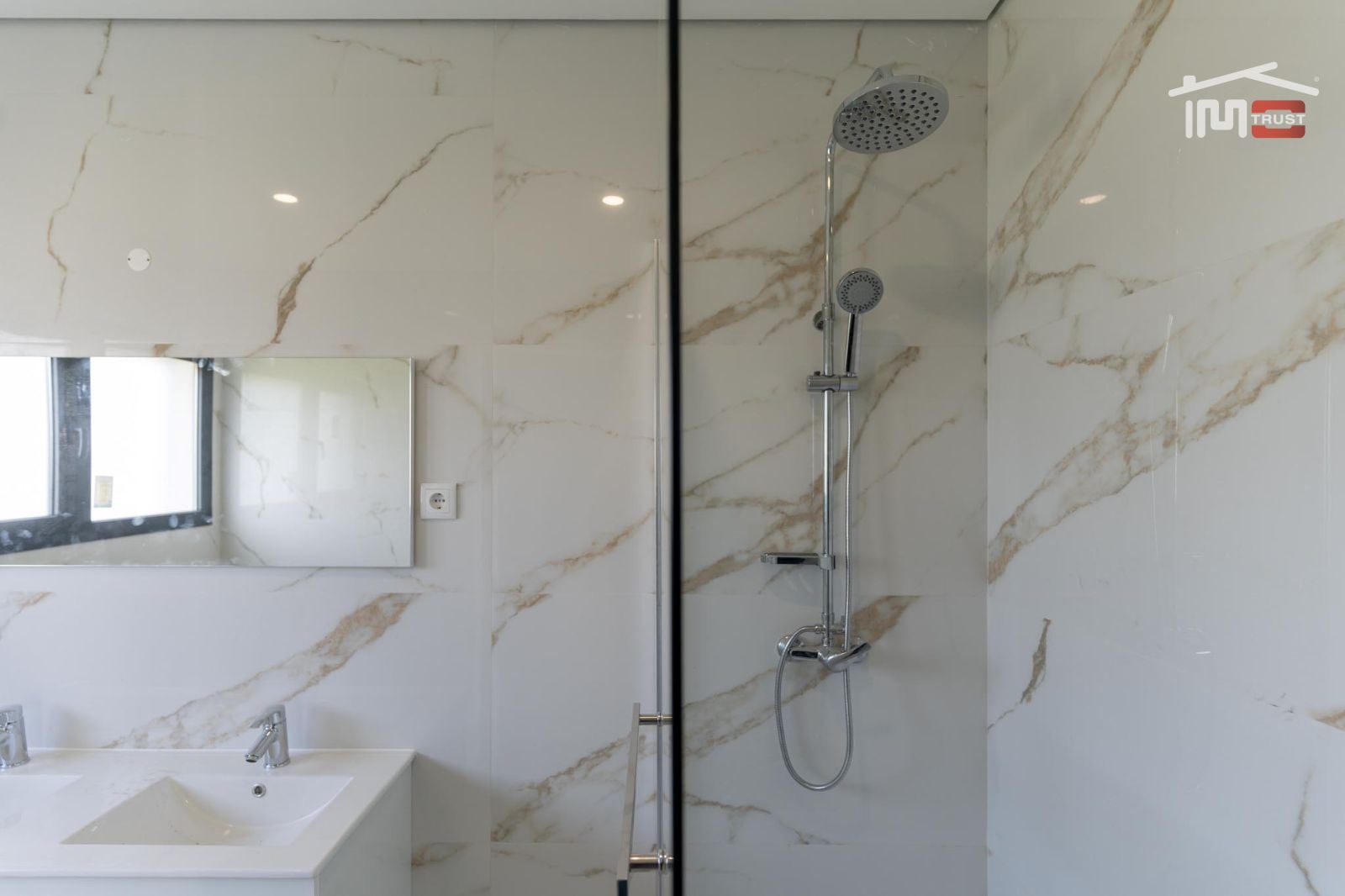 Moradia T3 para Venda em Nossa Senhora das Misericordias