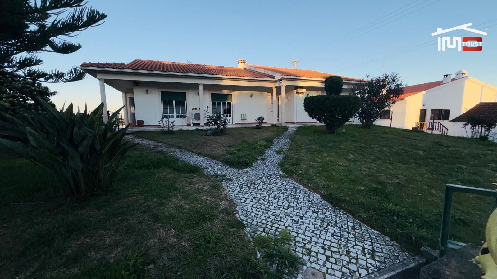 Moradia T3 para Venda em Povoa da Isenta