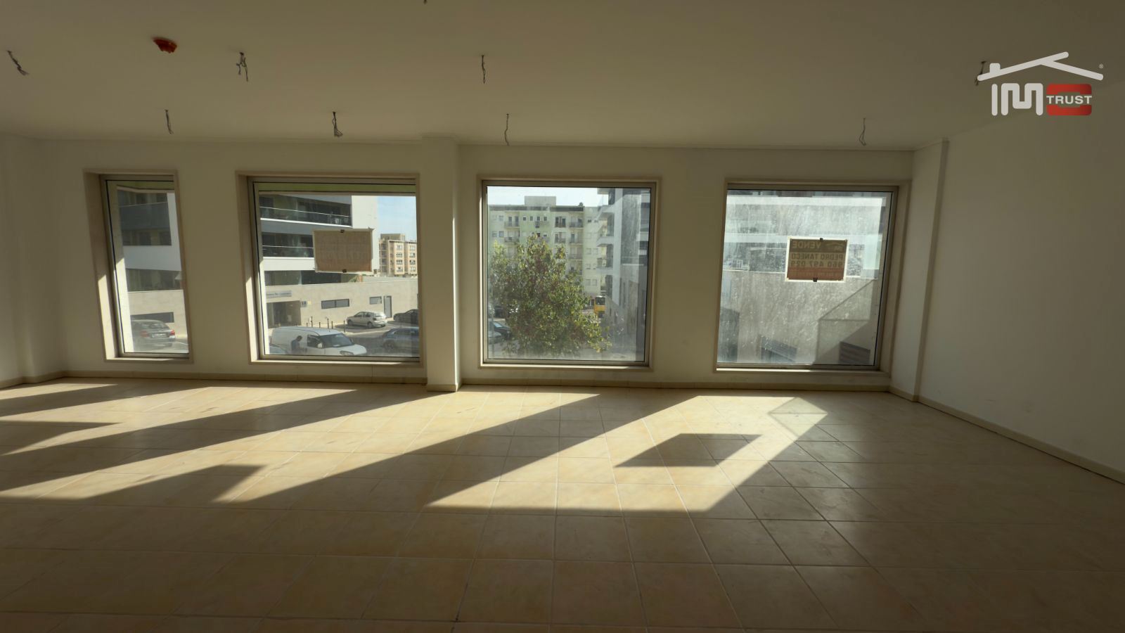 Loja para Venda em Camarate, Unhos e Apelação