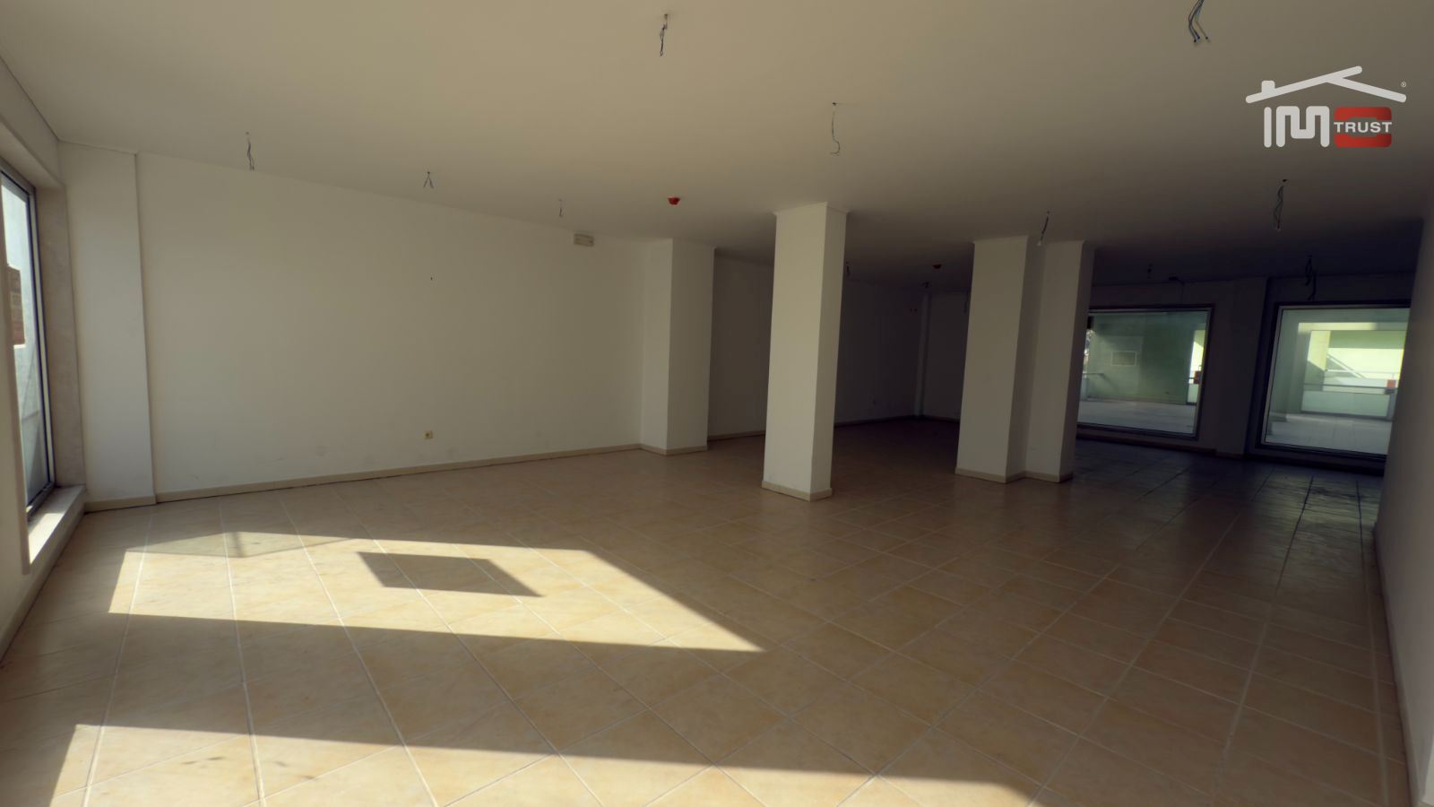 Loja para Venda em Camarate, Unhos e Apelação