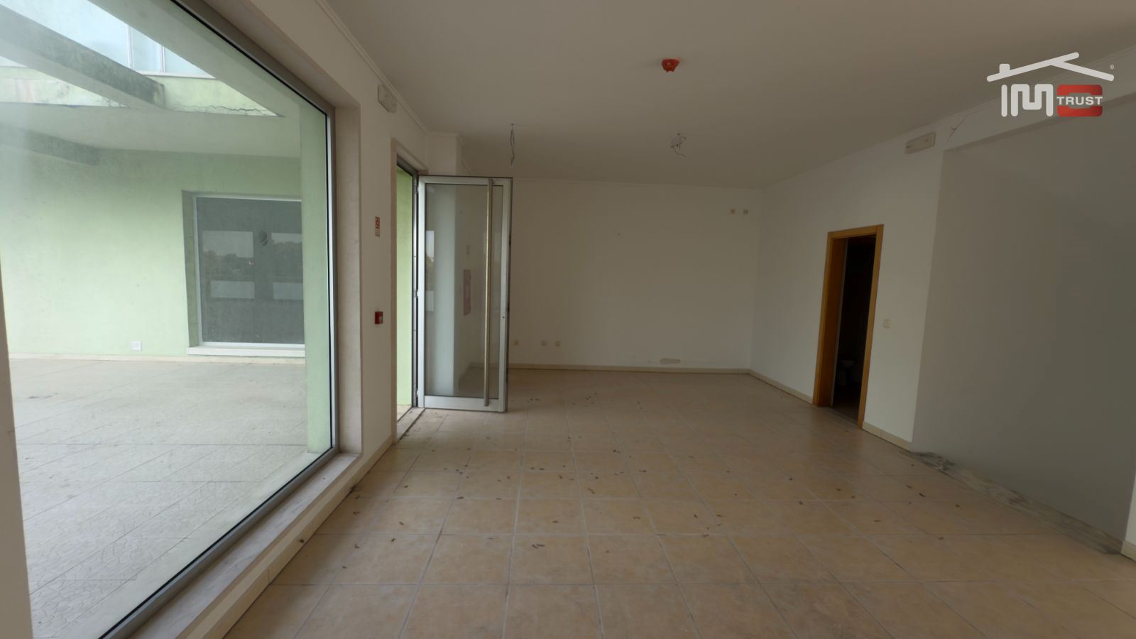 Loja para Venda em Camarate, Unhos e Apelação