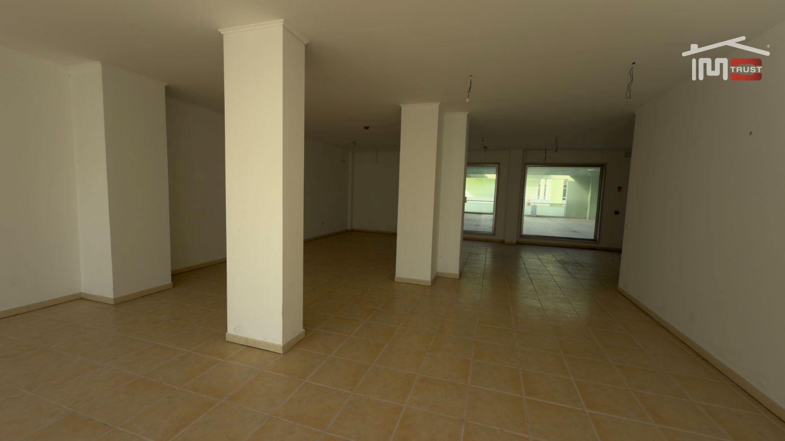 Loja para Venda em Camarate, Unhos e Apelação