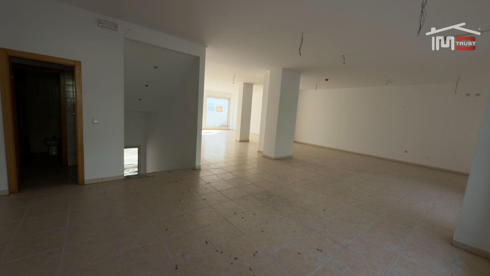 Loja para Venda em Camarate, Unhos e Apelação