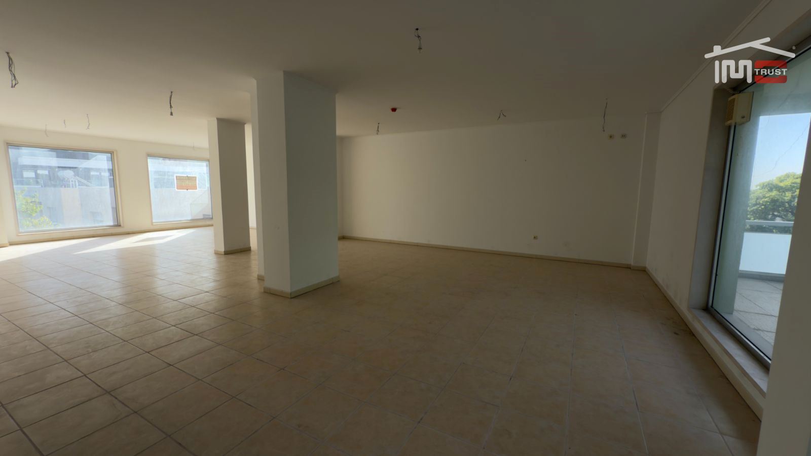 Loja para Venda em Camarate, Unhos e Apelação