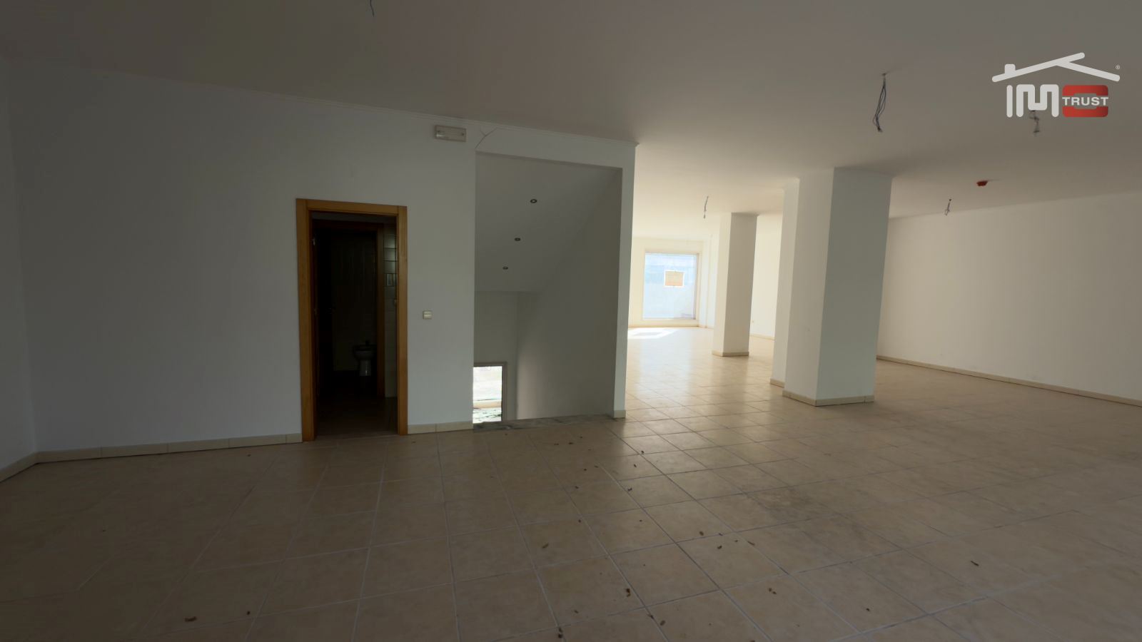 Loja para Venda em Camarate, Unhos e Apelação