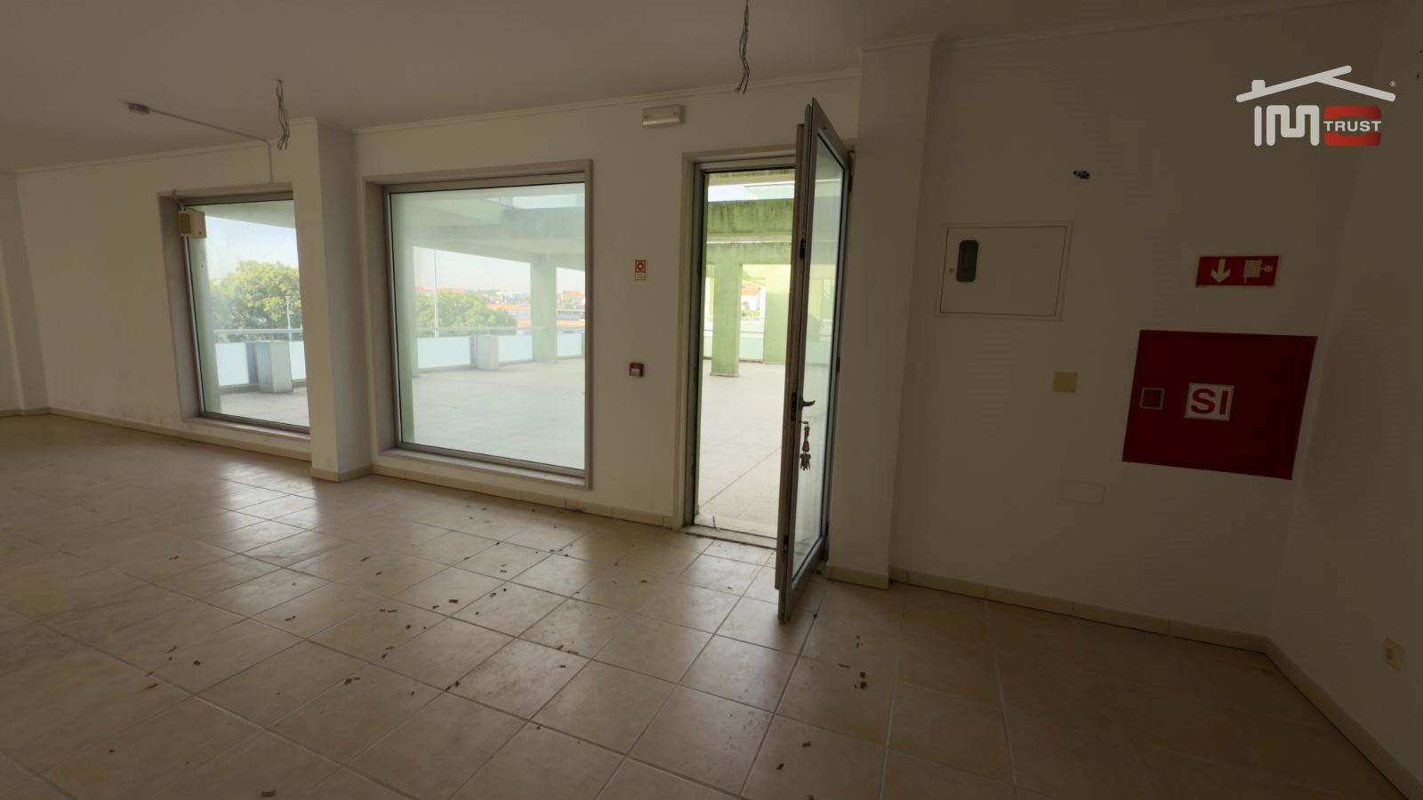 Loja para Venda em Camarate, Unhos e Apelação