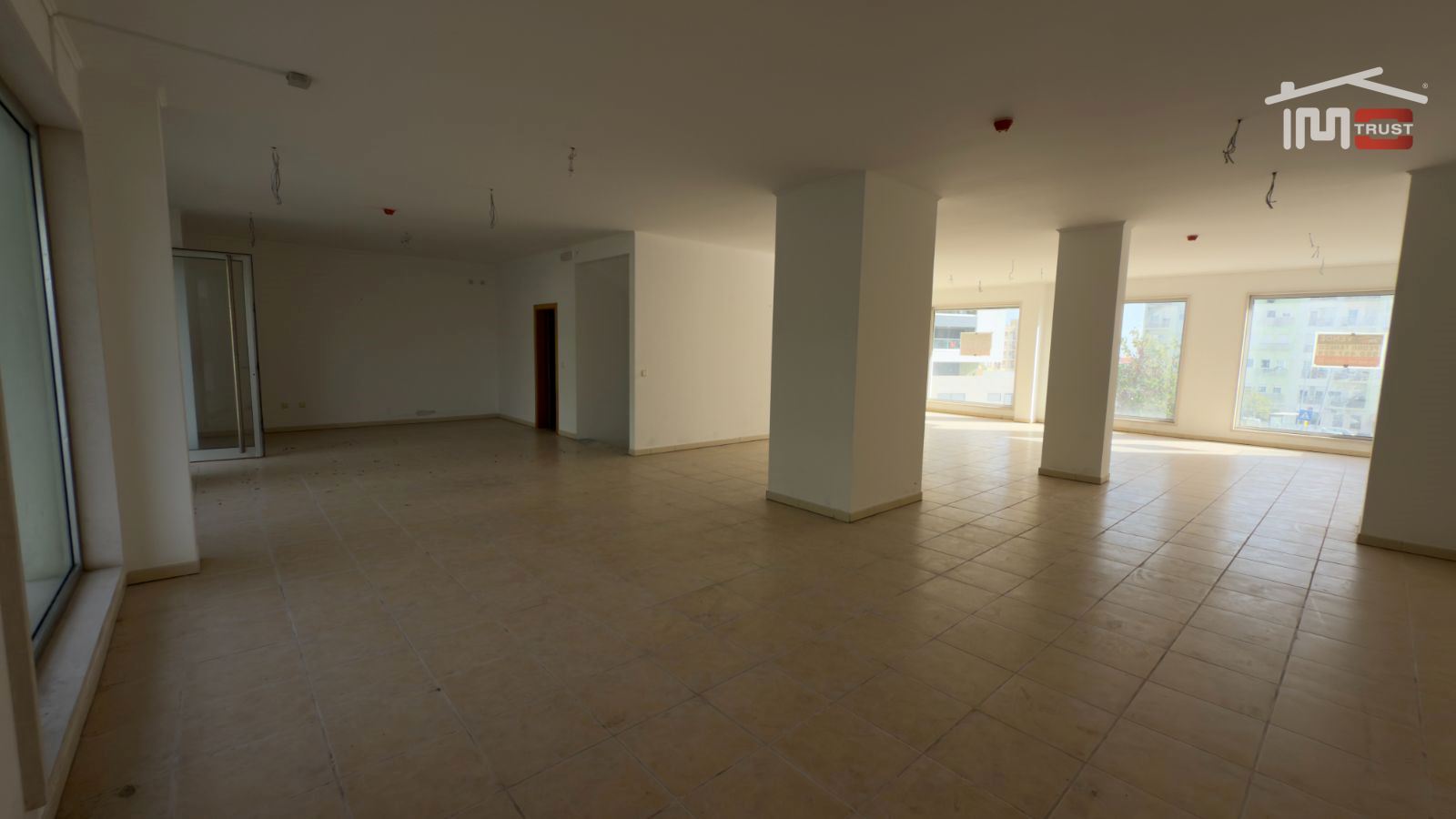 Loja para Venda em Camarate, Unhos e Apelação