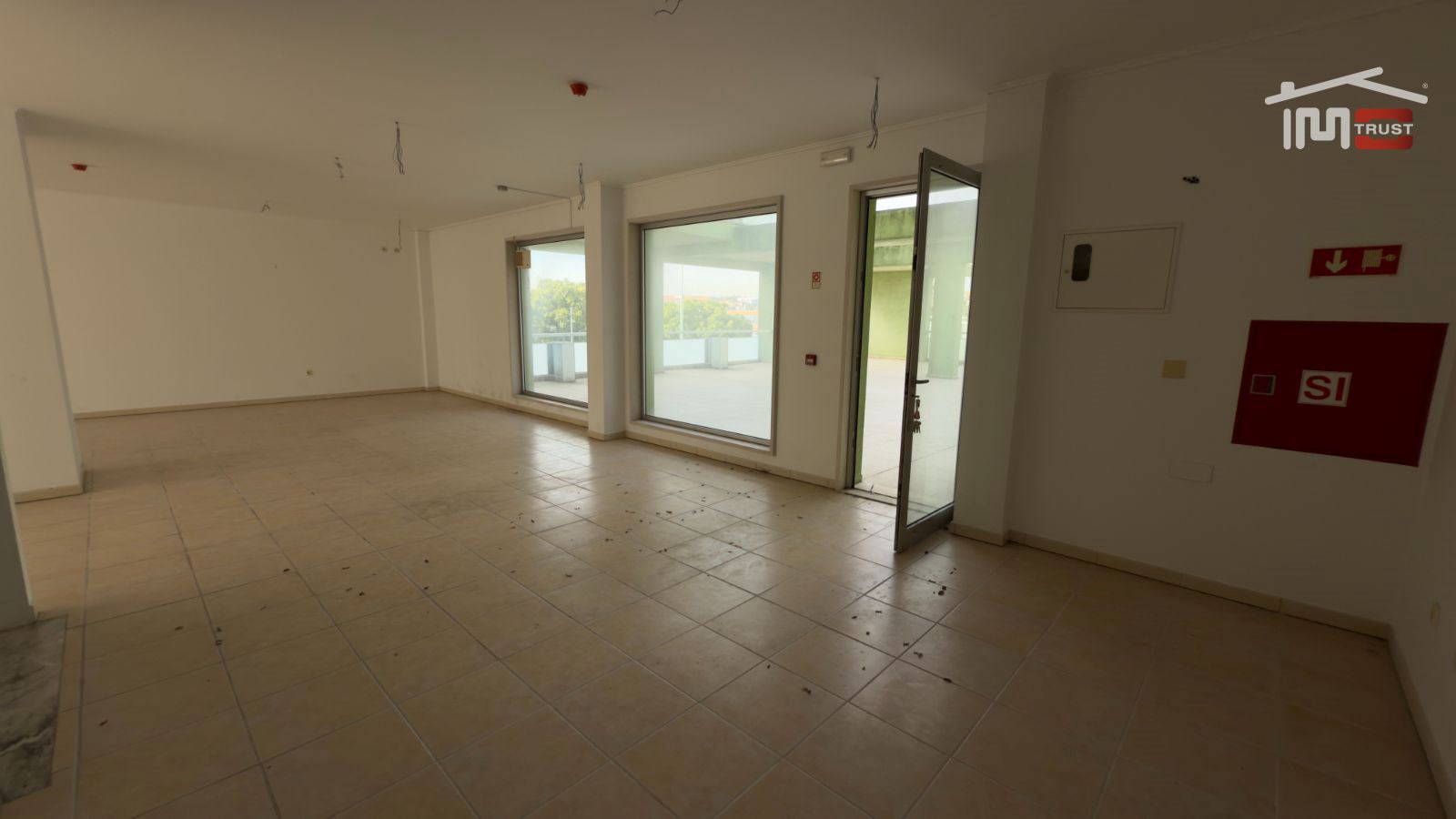 Loja para Venda em Camarate, Unhos e Apelação