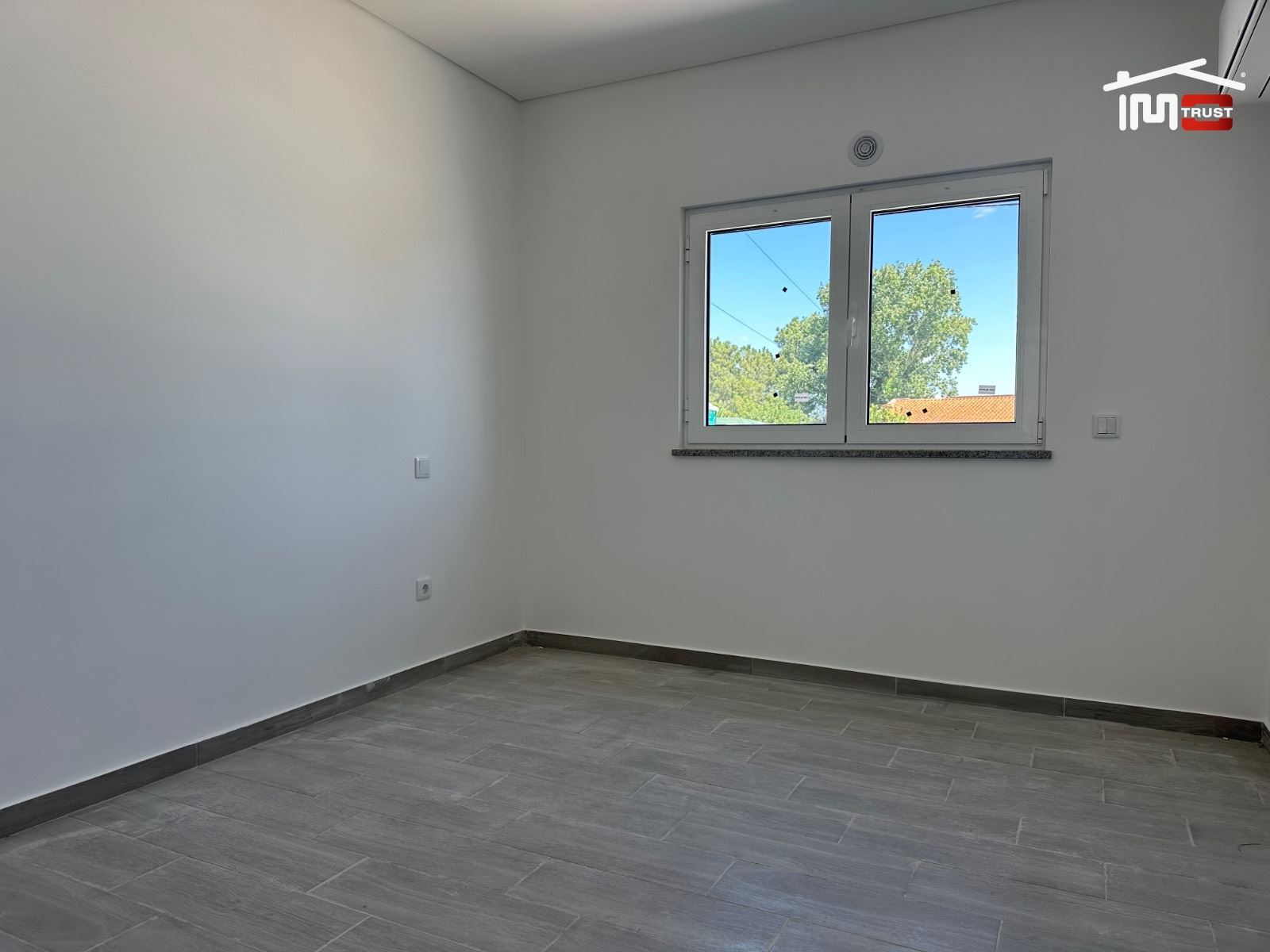 Moradia T4 para Venda em Atalaia e Alto Estanqueiro-Jardia