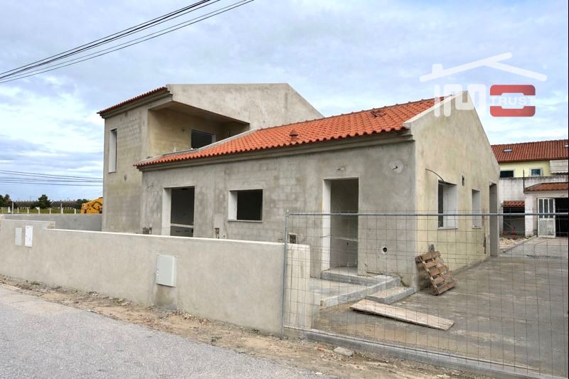 Moradia T4 para Venda em Atalaia e Alto Estanqueiro-Jardia