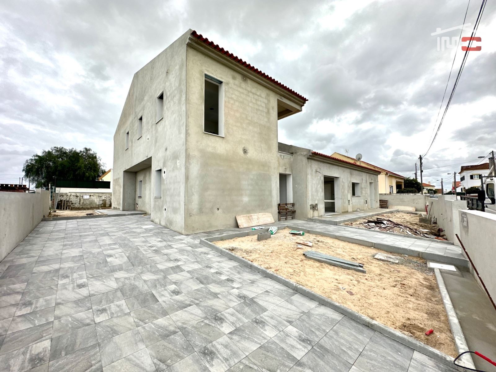 Moradia T4 para Venda em Atalaia e Alto Estanqueiro-Jardia