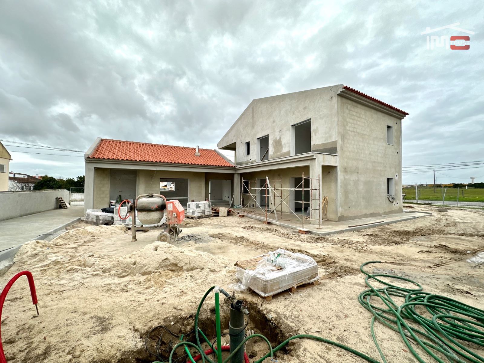 Moradia T4 para Venda em Atalaia e Alto Estanqueiro-Jardia