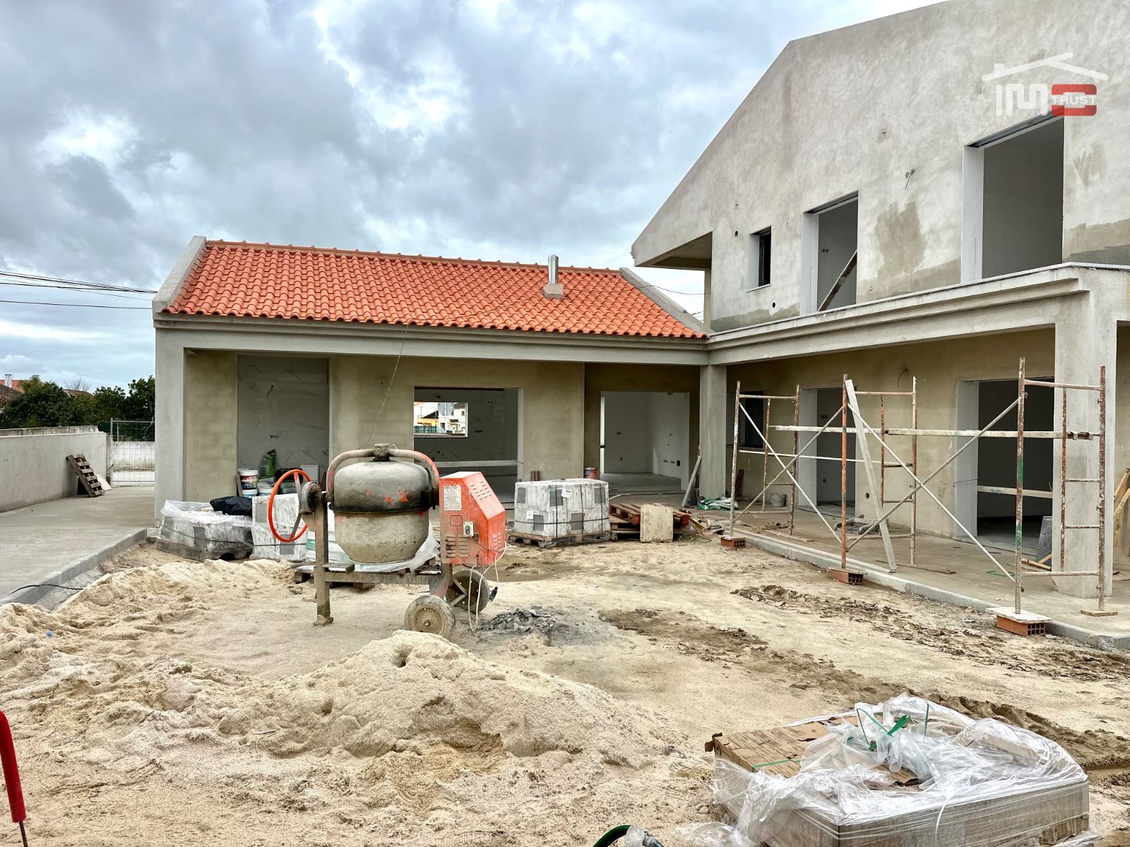 Moradia T4 para Venda em Atalaia e Alto Estanqueiro-Jardia