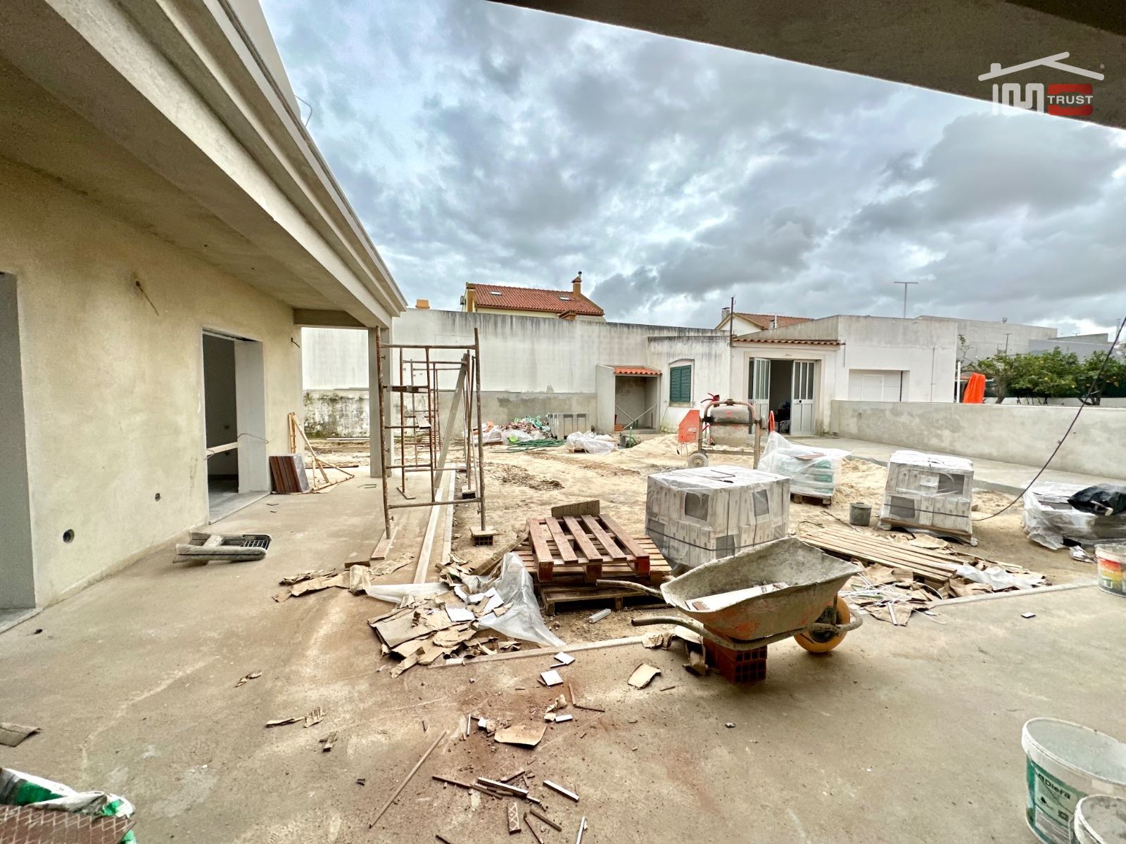 Moradia T4 para Venda em Atalaia e Alto Estanqueiro-Jardia