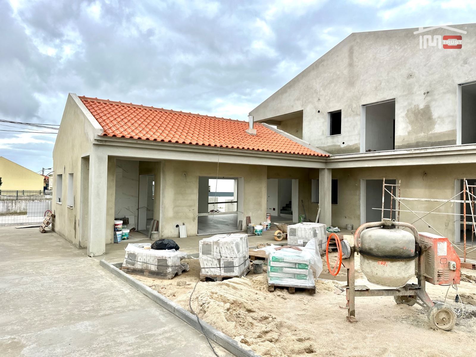 Moradia T4 para Venda em Atalaia e Alto Estanqueiro-Jardia