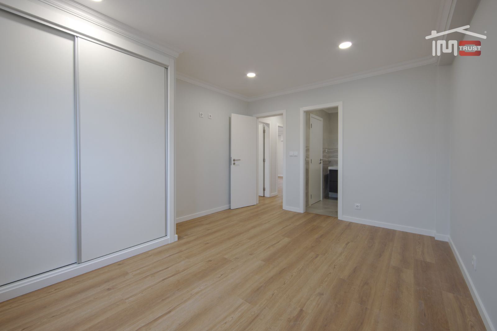 Moradia T4 para Venda em Queluz e Belas