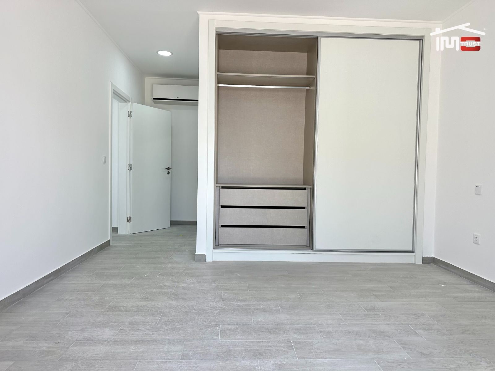 Moradia T4 para Venda em Atalaia e Alto Estanqueiro-Jardia